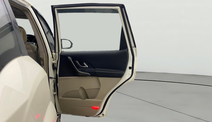 2017 Mahindra XUV500 W10 AT, Diesel, Automatic, 76,548 km, RHS Rear Door