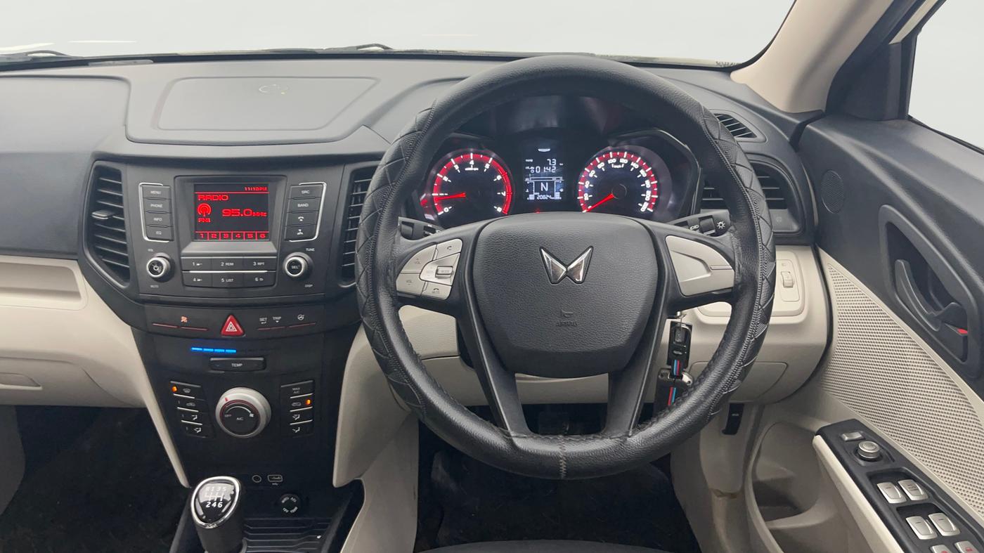 2022 Mahindra XUV300 W6 1.2 PETROL, Petrol, Manual, 20,824 km, Steering Wheel Close Up