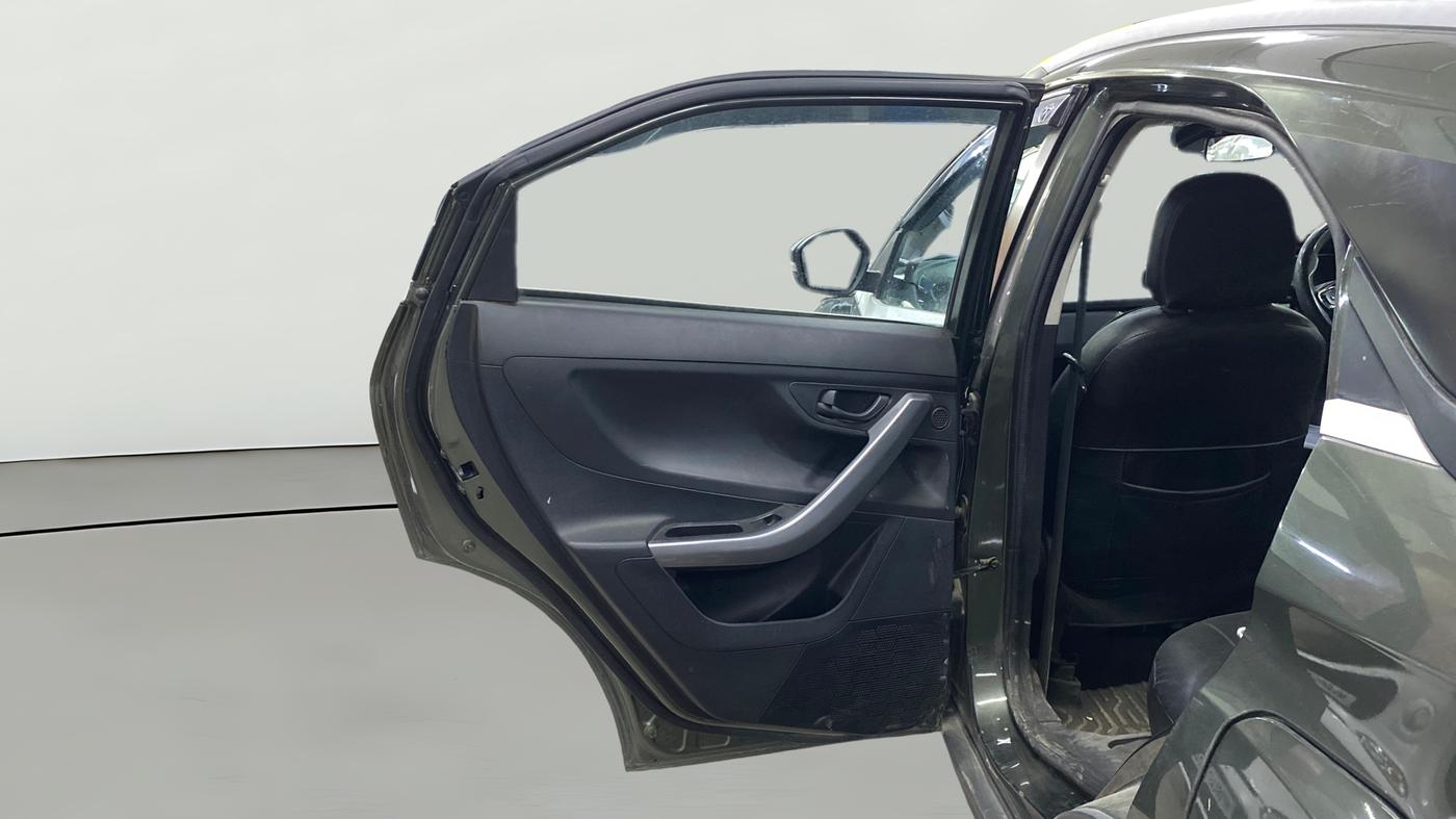 2022 Tata NEXON XM SUNROOF PETROL, CNG, Manual, 29,802 km, LHS Rear Door