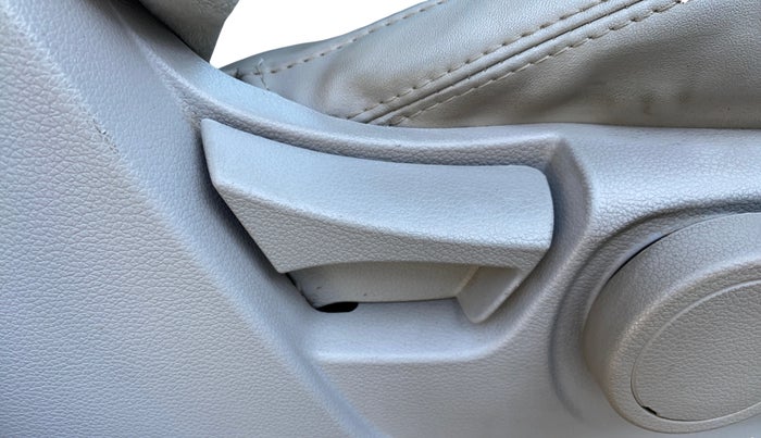 2022 Mahindra XUV300 W8 (O) 1.2 PETROL AMT, Petrol, Automatic, 36,068 km, Third Seat Row ( optional )