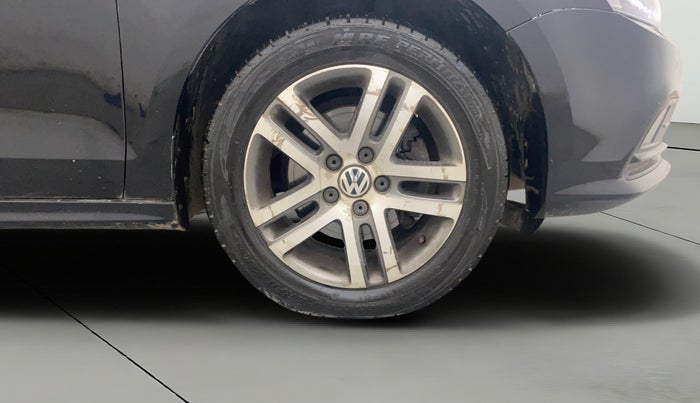 2015 Volkswagen Jetta HIGHLINE TDI AT, Diesel, Automatic, 1,35,517 km, Right Front Wheel