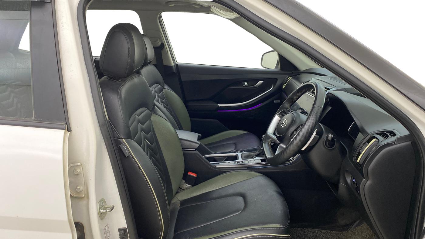 2023 Hyundai ALCAZAR  Signature (O) AE 7Str Diesel AT, Diesel, Automatic, 74,379 km, Right Side Front Door Cabin