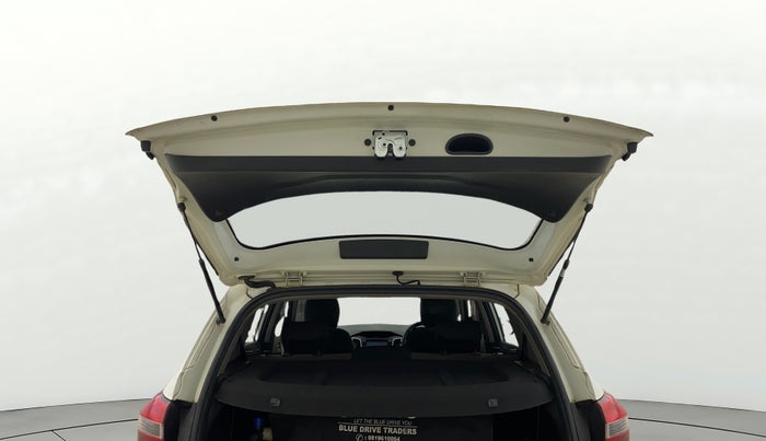 2017 Hyundai Creta SX PLUS 1.6 PETROL, CNG, Manual, 1,37,686 km, Boot Door Open