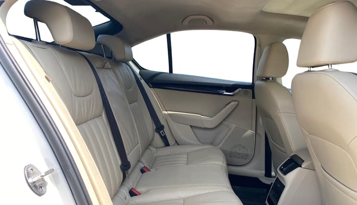 2018 Skoda Octavia L&K 1.8 TSI AT, Petrol, Automatic, 99,240 km, Right Side Rear Door Cabin