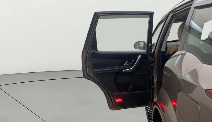 2018 Mahindra XUV500 W11 AT, Diesel, Automatic, 84,090 km, LHS Rear Door