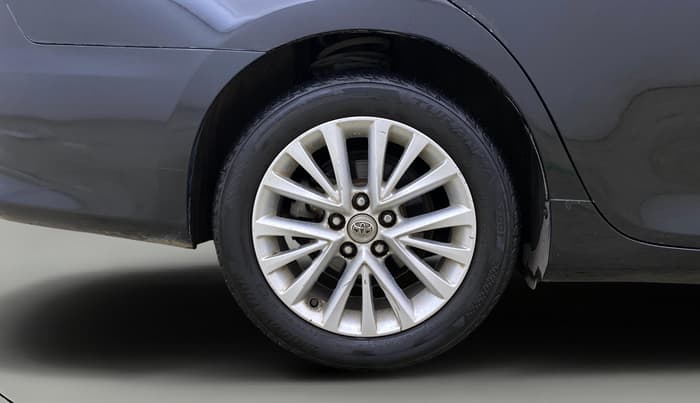 2016 Toyota Camry HYBRID, Hybrid, Automatic, 80,500 km, Right Rear Wheel