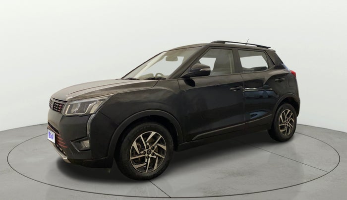 2023 Mahindra XUV300 W8 1.2 PETROL, Petrol, Manual, 59,860 km, Left Front Diagonal