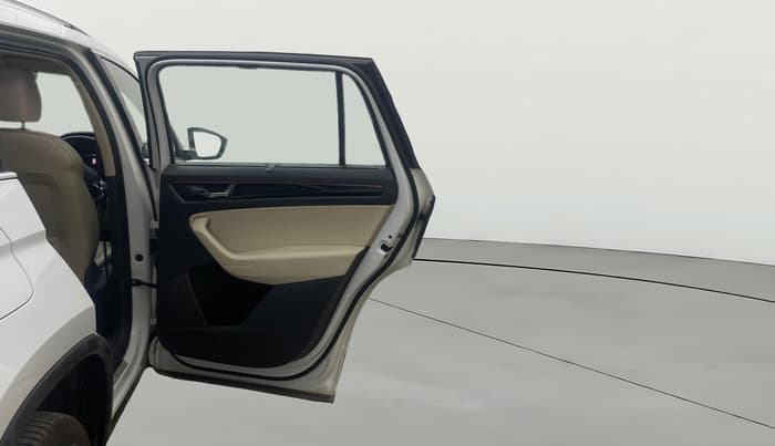 2018 Skoda Kodiaq L&K 2.0 TDI 4X4 AT, Diesel, Automatic, 1,29,281 km, RHS Rear Door
