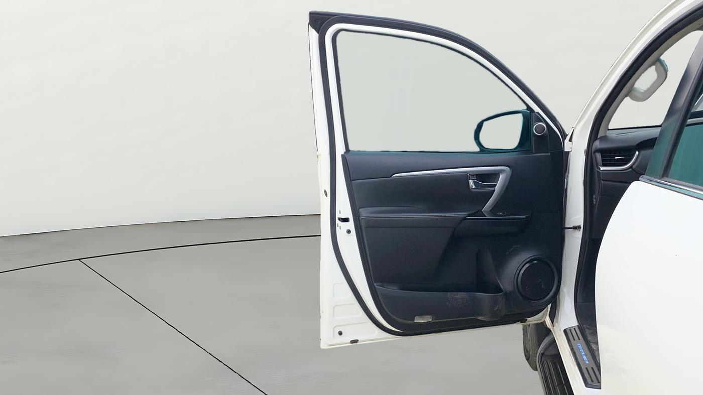 2023 Toyota Fortuner 4X2 AT 2.8 DIESEL, Diesel, Automatic, 50,235 km, LHS Front Door