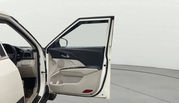 2022 Mahindra XUV300 W8 1.2 PETROL, Petrol, Manual, 36,559 km, RHS Front Door