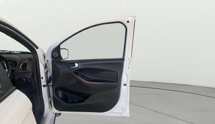 2018 Ford FREESTYLE TITANIUM 1.2 PETROL, Petrol, Manual, 1,28,009 km, RHS Front Door