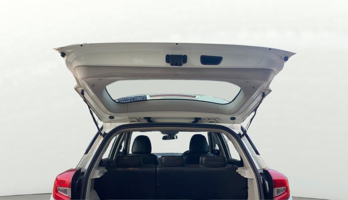 2019 Mahindra XUV300 W8 1.5 DIESEL, Diesel, Manual, 1,33,882 km, Boot Door Open