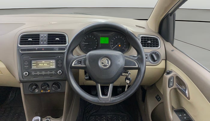 2013 Skoda Rapid AMBITION 1.6 TDI CR MT PLUS ALLOY, Diesel, Manual, 1,19,608 km, Steering Wheel Close Up