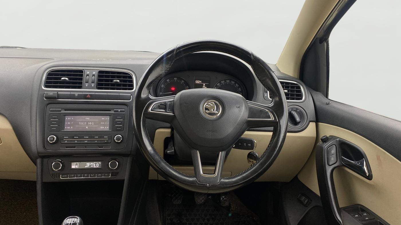 2017 Skoda Rapid AMBITION 1.6 MPI MT, Petrol, Manual, 59,307 km, Steering Wheel Close Up