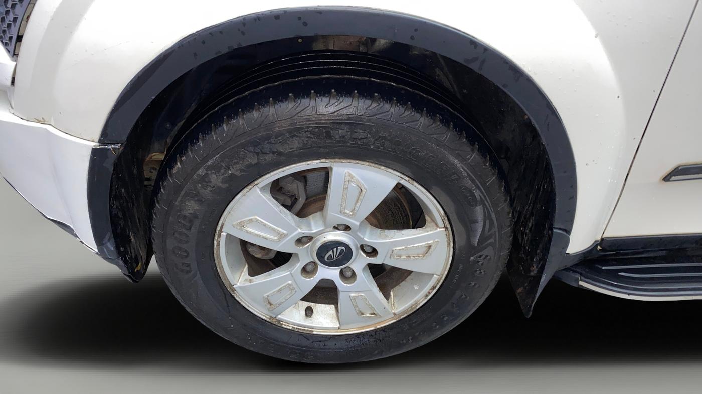 2012 Mahindra XUV500 W8, Diesel, Manual, 1,55,674 km, Left Front Wheel