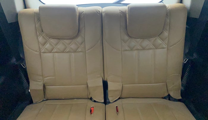 2020 Mahindra XUV500 W9, Diesel, Manual, 78,213 km, Third Seat Row ( optional )