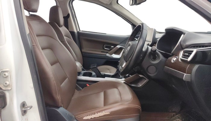 2020 Tata Harrier XZA PLUS 2.0L, Diesel, Automatic, 96,136 km, Right Side Front Door Cabin