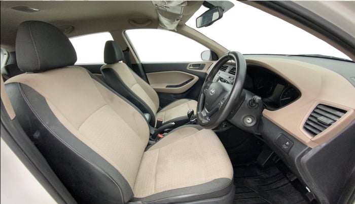2017 Hyundai Elite i20 SPORTZ 1.4 CRDI, Diesel, Manual, 1,12,064 km, Right Side Front Door Cabin