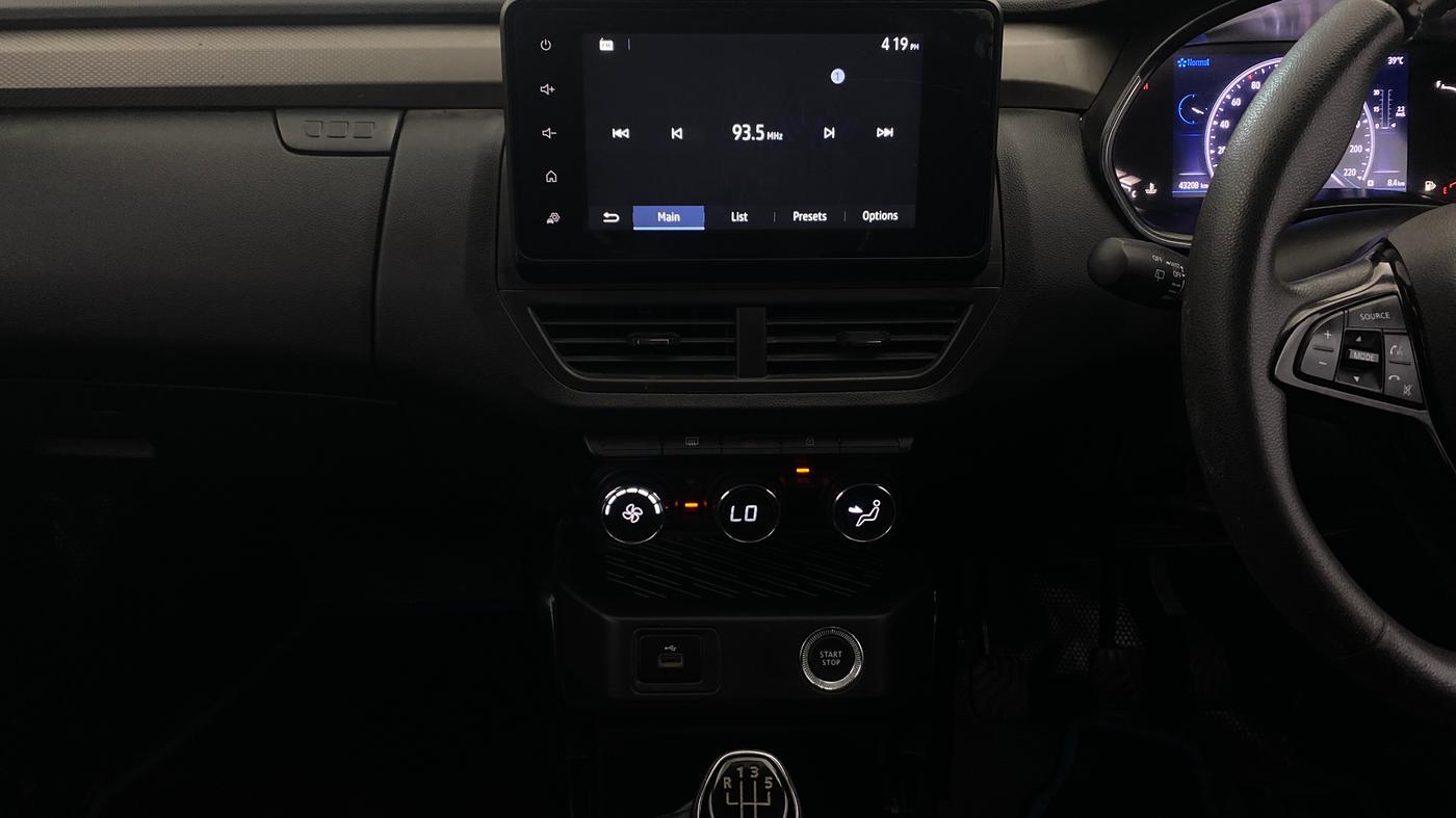 2022 Renault Kiger RXZ MT DUAL TONE, Petrol, Manual, 43,205 km, Air Conditioner