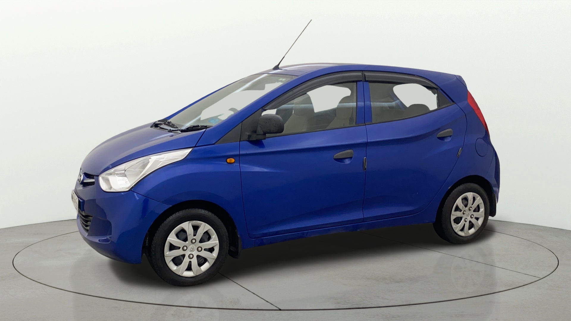 camera-Left-Front-Diagonal