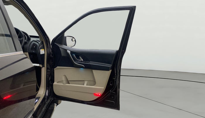 2015 Mahindra XUV500 W10, Diesel, Manual, 1,14,508 km, RHS Front Door