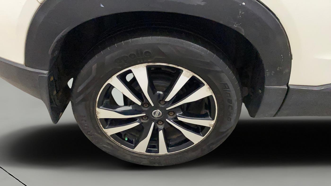 2019 Nissan Kicks XV PREMIUM (O) DIESEL, Diesel, Manual, 1,11,753 km, Right Rear Wheel