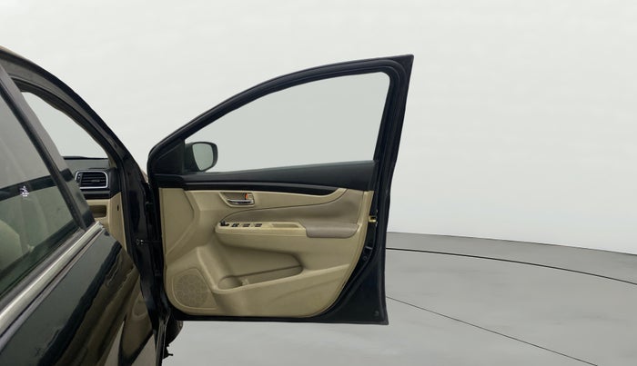 2014 Maruti Ciaz ZDI+, Diesel, Manual, 96,782 km, RHS Front Door