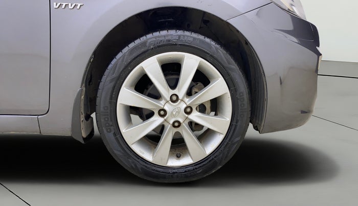 2013 Hyundai Verna FLUIDIC 1.6 VTVT SX, Petrol, Manual, 55,937 km, Right Front Wheel