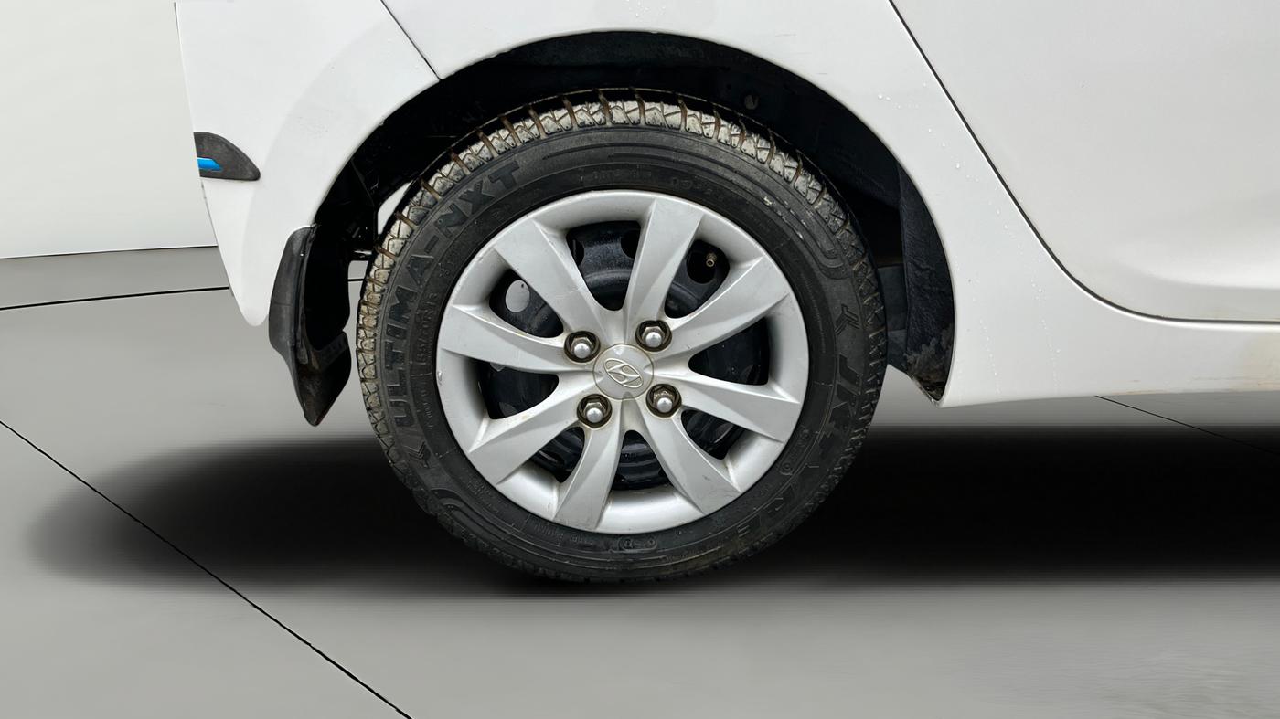 2013 Hyundai Eon MAGNA +, Petrol, Manual, 83,349 km, Right Rear Wheel