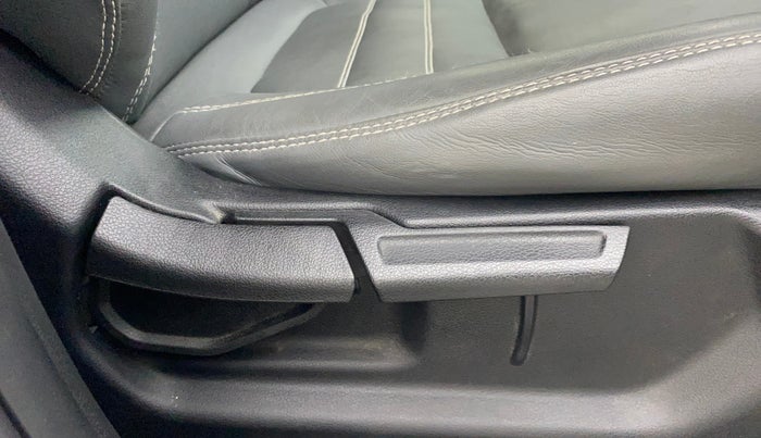 2019 Hyundai VENUE SX PLUS 1.0 TURBO DCT, Petrol, Automatic, 50,117 km, Driver Side Adjustment Panel