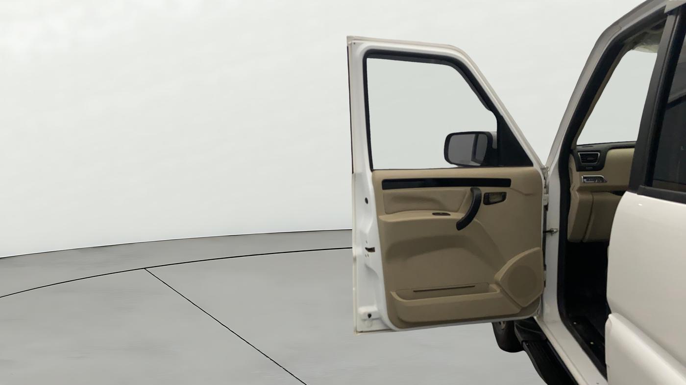 2024 Mahindra SCORPIO CLASSIC S11 7STR, Diesel, Manual, 32,591 km, LHS Front Door