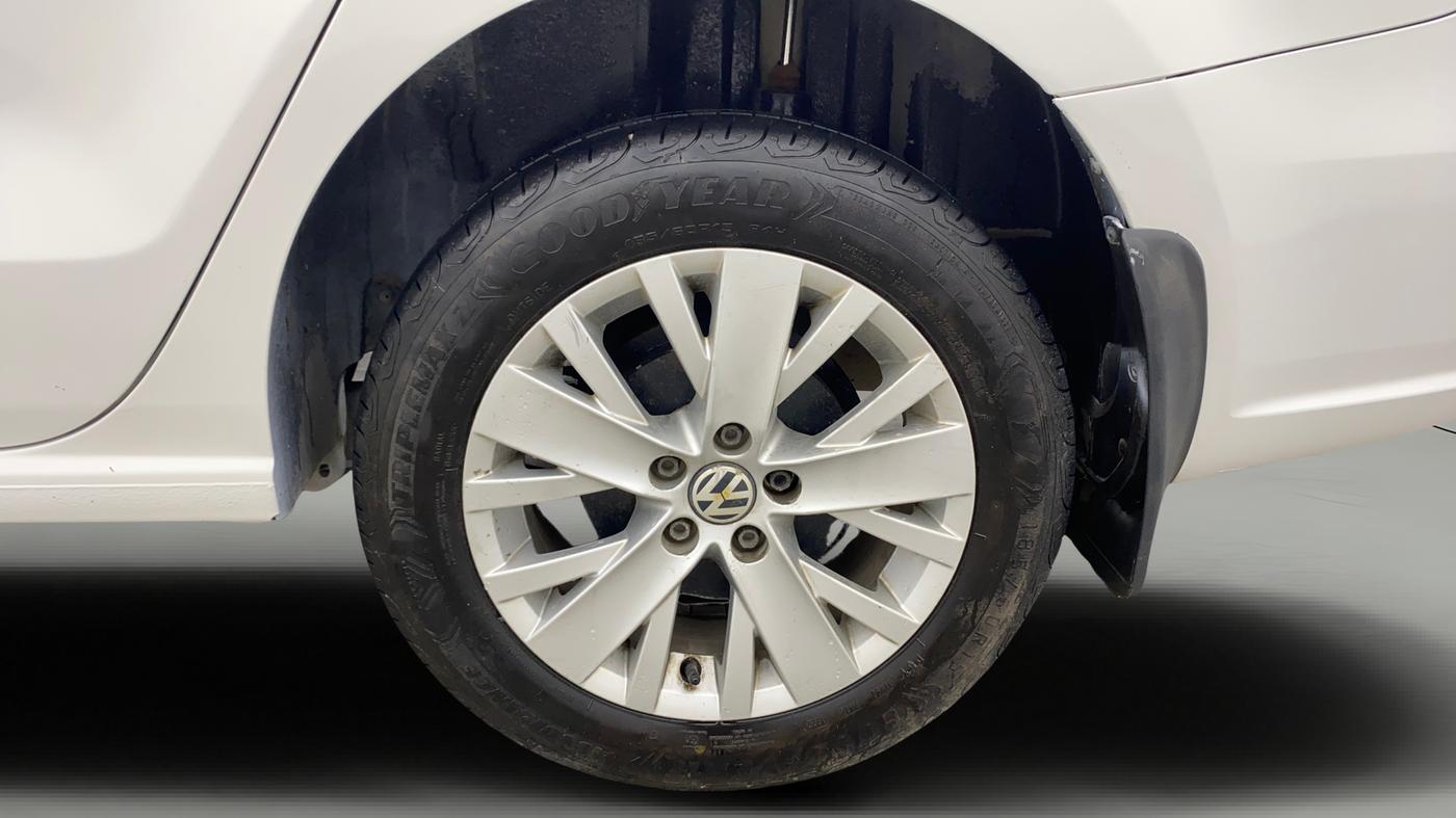 2015 Volkswagen Vento HIGHLINE 1.6 MPI, Petrol, Manual, 57,363 km, Left Rear Wheel