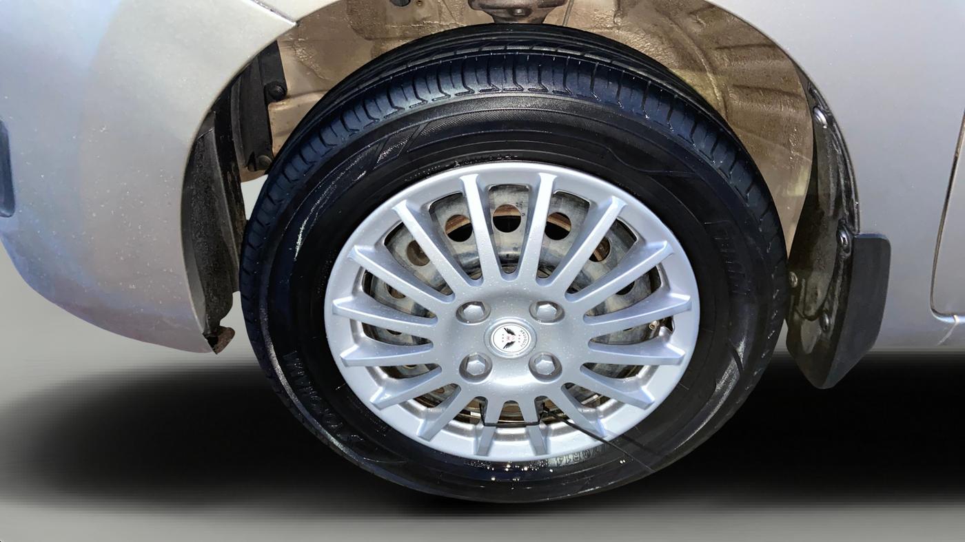 2014 Maruti Wagon R 1.0 VXI, Petrol, Manual, 97,625 km, Left Front Wheel