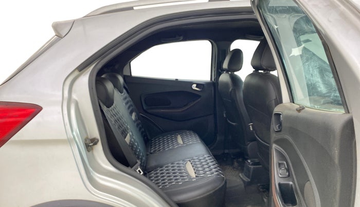 2018 Ford FREESTYLE TITANIUM 1.5 DIESEL, Diesel, Manual, 44,620 km, Right Side Rear Door Cabin