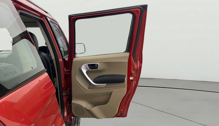 2018 Mahindra TUV300 T10, Diesel, Manual, 55,556 km, RHS Rear Door
