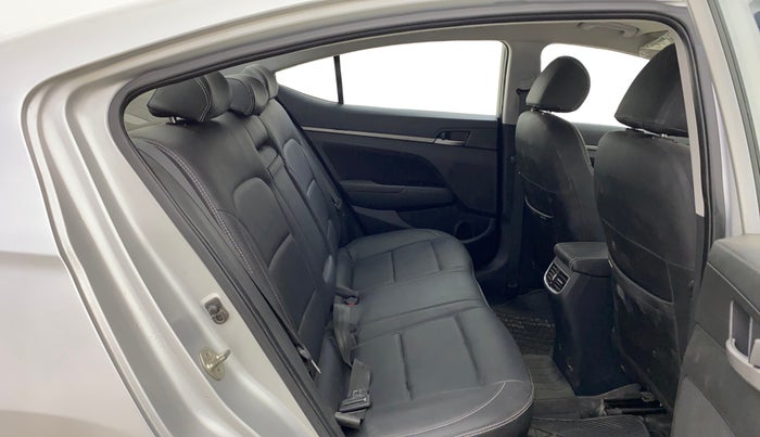 2017 Hyundai New Elantra 2.0 SX AT PETROL, Petrol, Automatic, 51,814 km, Right Side Rear Door Cabin