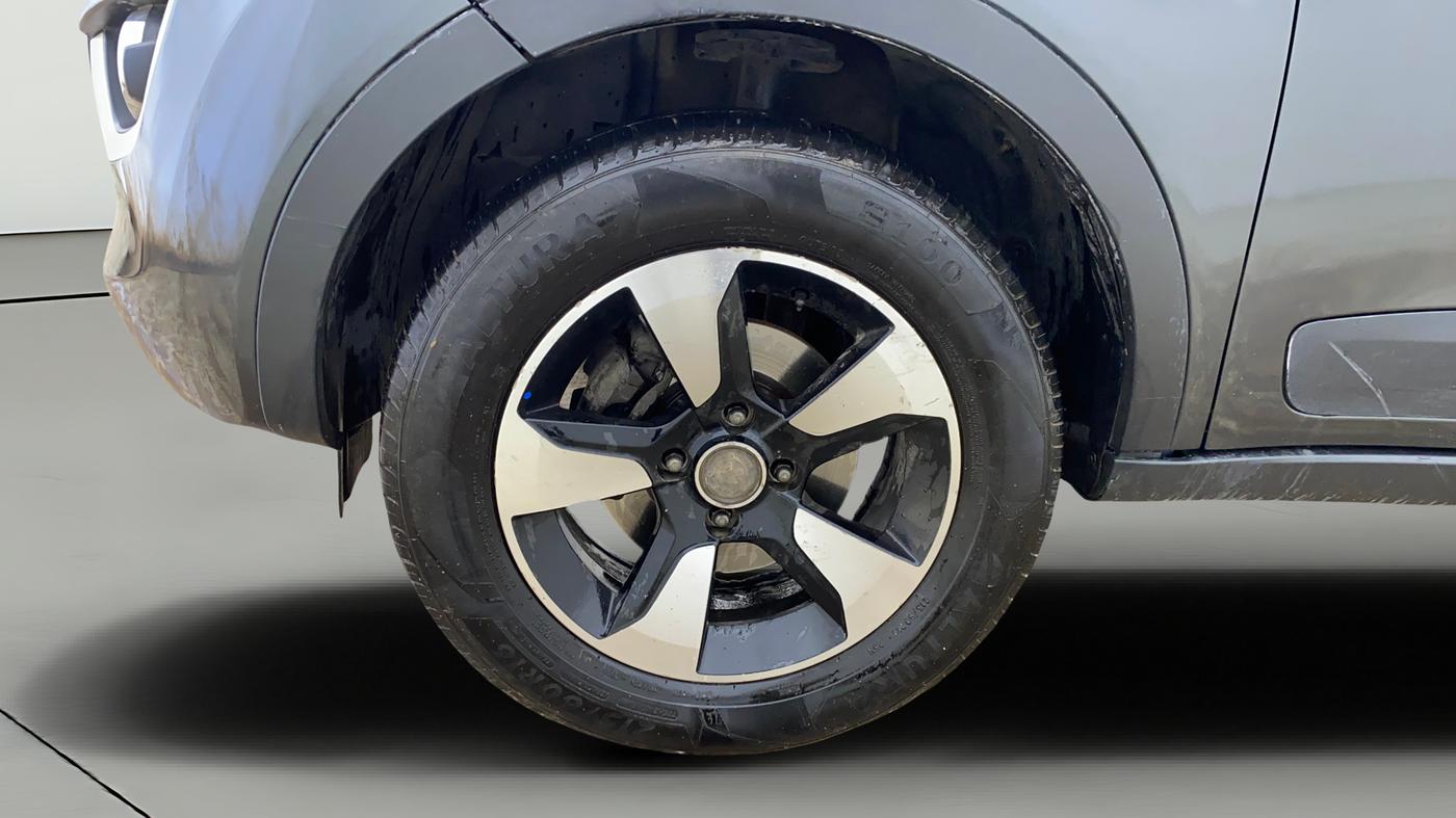 2018 Tata NEXON XZA PLUS DIESEL DUAL TONE, Diesel, Automatic, 1,34,209 km, Left Front Wheel