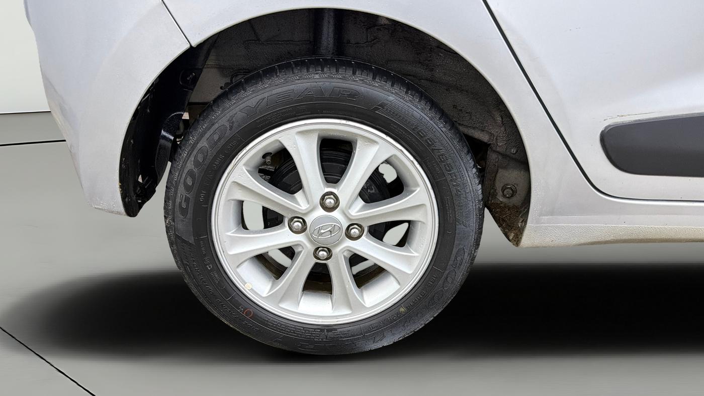 2016 Hyundai Grand i10 ASTA AT 1.2 KAPPA VTVT, Petrol, Automatic, 65,031 km, Right Rear Wheel