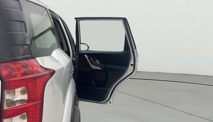 2013 Mahindra XUV500 W6, Diesel, Manual, 1,26,648 km, RHS Rear Door