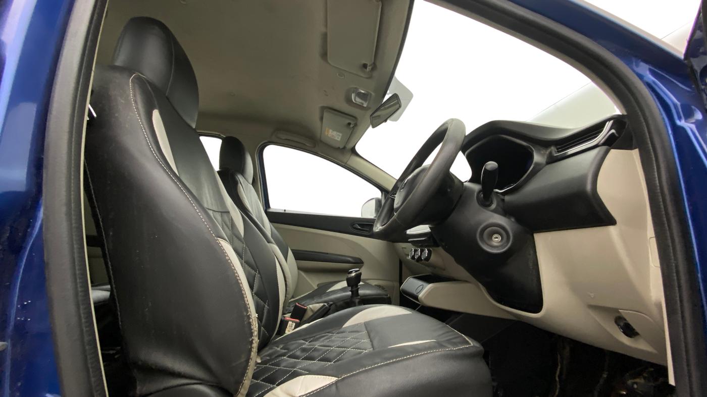 2022 Renault TRIBER RXT, Petrol, Manual, 87,266 km, Right Side Front Door Cabin