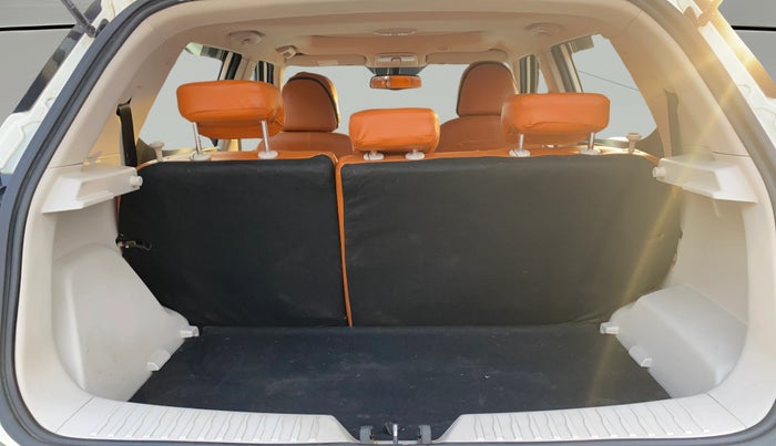 2022 Mahindra XUV300 W8 (O) 1.2 PETROL, Petrol, Manual, 80,884 km, Boot Open Zoomed View