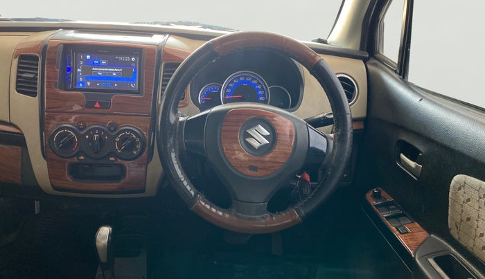2017 Maruti Wagon R 1.0 VXI AMT, CNG, Automatic, 83,396 km, Steering Wheel Close Up