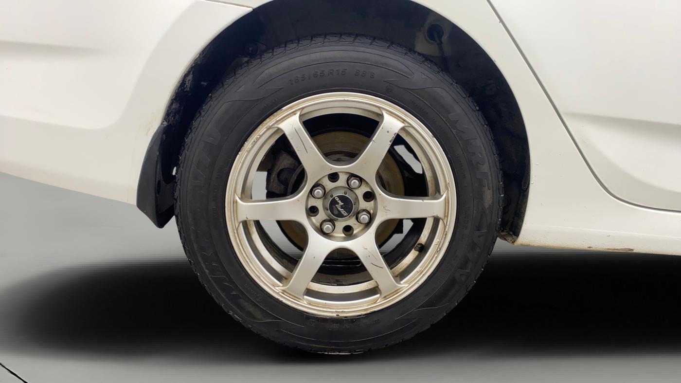 2013 Hyundai Verna FLUIDIC VTVT 1.6 EX AT, Petrol, Automatic, 92,859 km, Right Rear Wheel