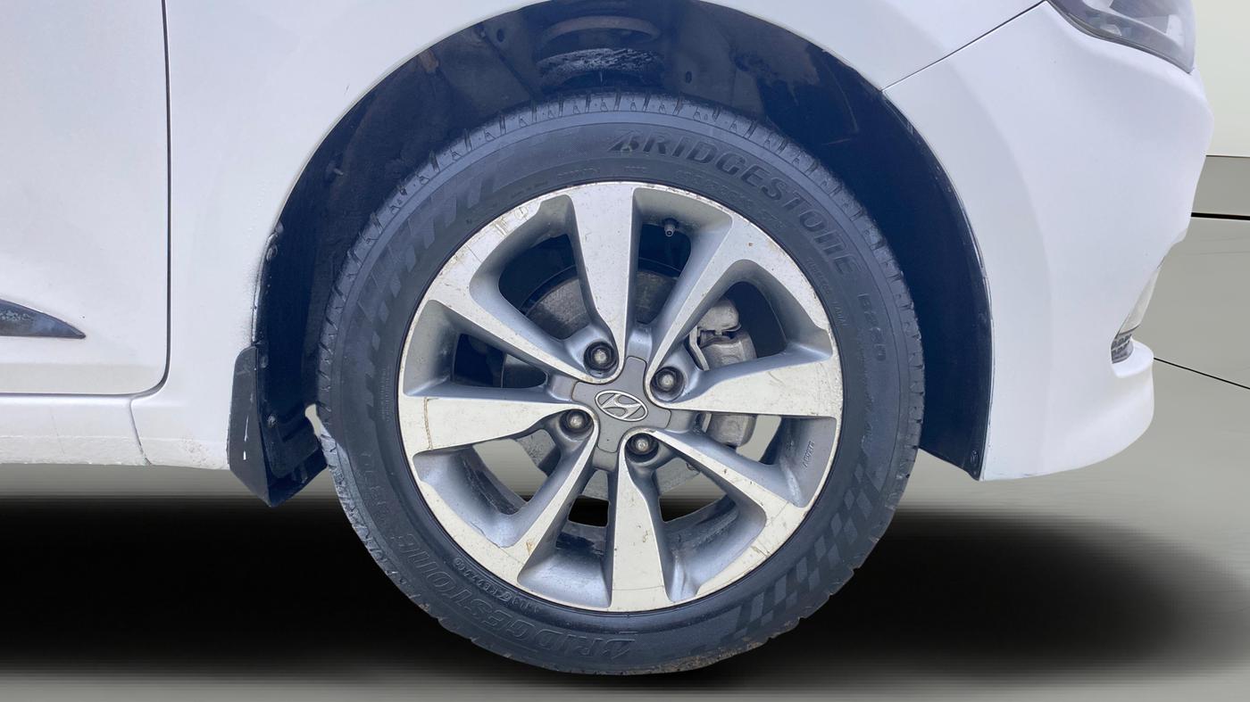 2016 Hyundai Elite i20 ASTA 1.2 (O), Petrol, Manual, 1,12,943 km, Right Front Wheel
