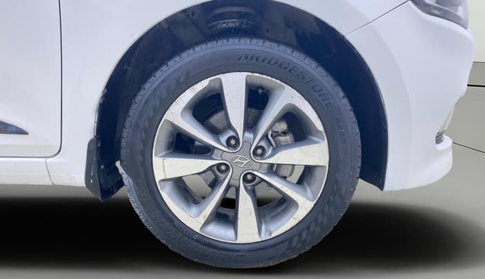 2016 Hyundai Elite i20 ASTA 1.2 (O), Petrol, Manual, 1,12,943 km, Right Front Wheel