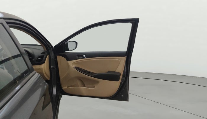 2013 Hyundai Verna FLUIDIC 1.6 VTVT SX, Petrol, Manual, 53,145 km, RHS Front Door