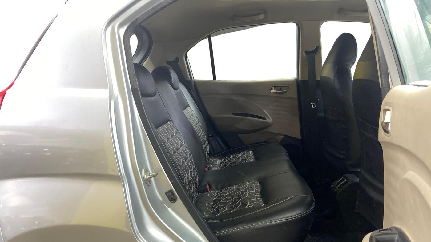2018 Hyundai NEW SANTRO ASTA MT, CNG, Manual, 72,924 km, Right Side Rear Door Cabin