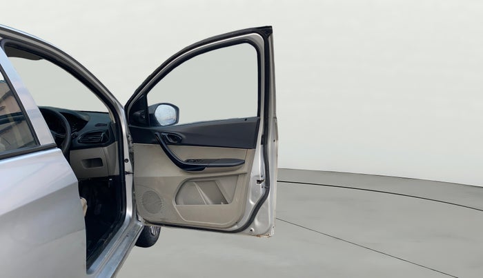 2018 Tata Tiago XT PETROL, Petrol, Manual, 40,681 km, RHS Front Door