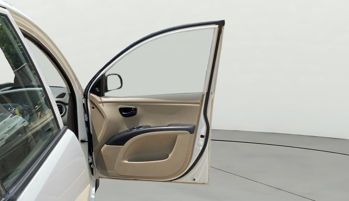 2016 Hyundai i10 MAGNA 1.1, CNG, Manual, 1,47,098 km, RHS Front Door