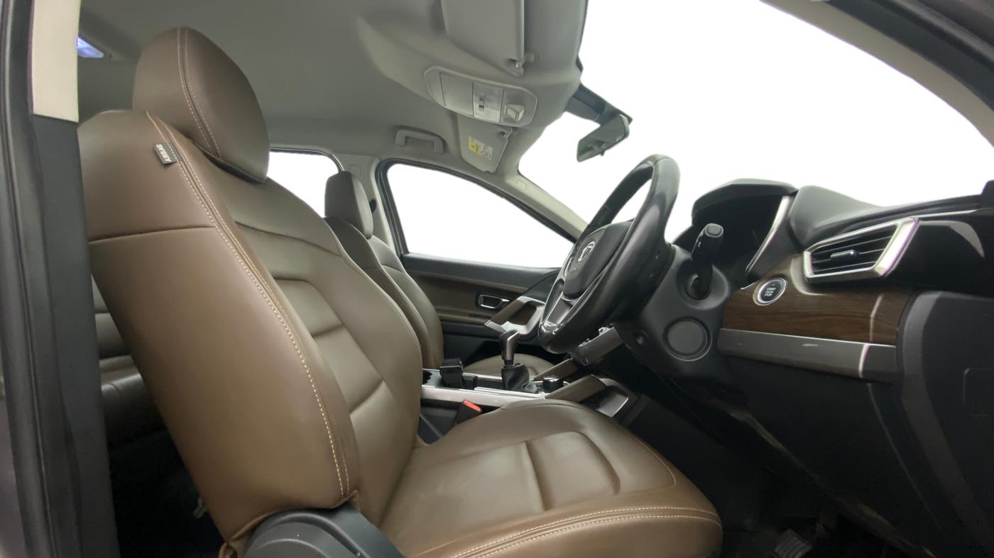 2019 Tata Harrier XZ 2.0L, Diesel, Manual, 99,169 km, Right Side Front Door Cabin